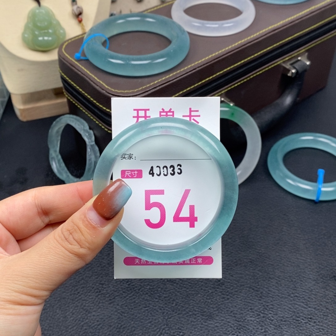 ****石英质玉未镶嵌手镯