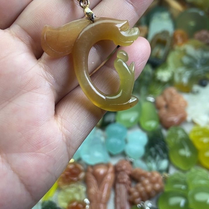 蛇纹石玉挂件未镶嵌