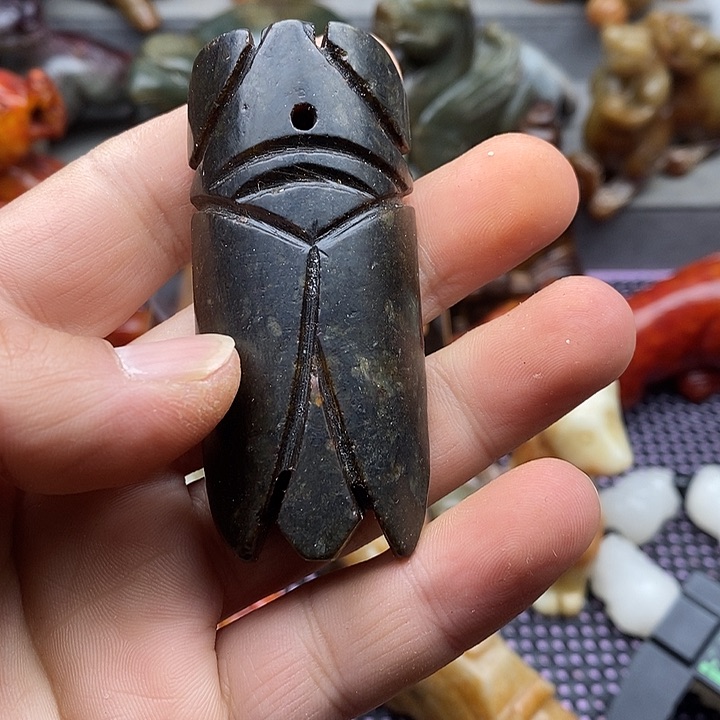 未镶嵌蛇纹石玉颈饰