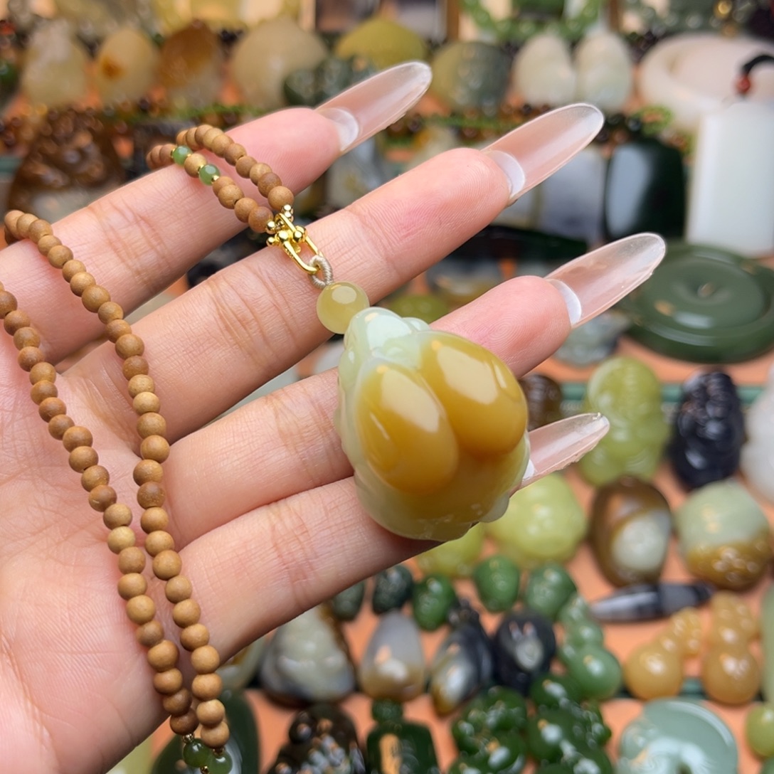 和田玉未镶嵌颈饰