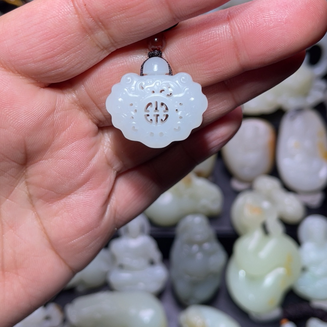 和田玉颈饰未镶嵌