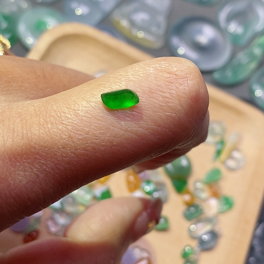 翡翠颈饰未镶嵌B**n翡翠