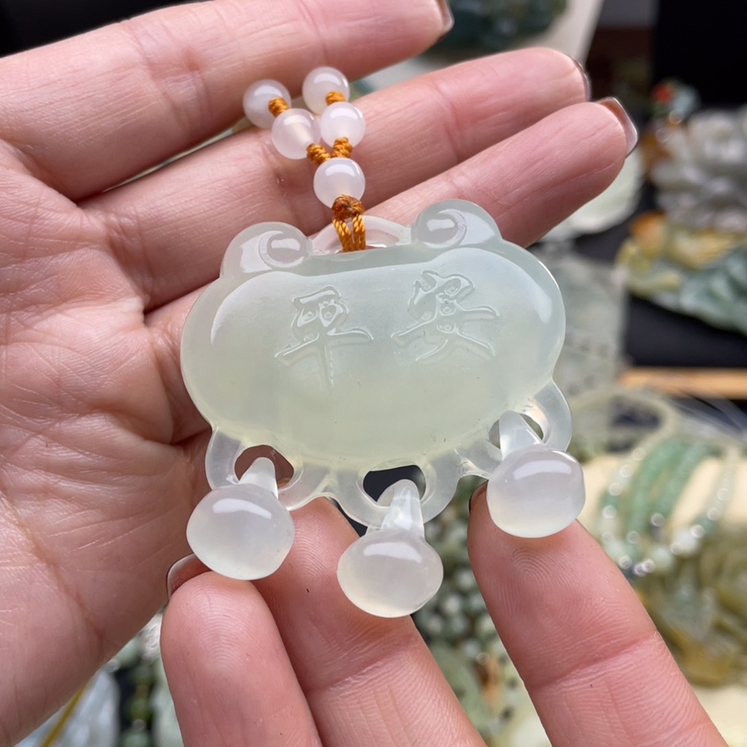 蛇纹石玉颈饰未镶嵌