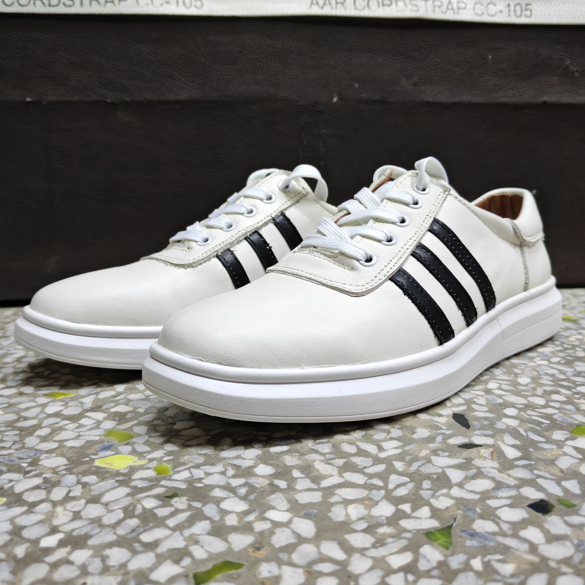 头层牛皮新款时尚男士休闲鞋透气男款系带板鞋