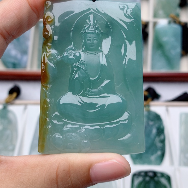 龙****颈饰未镶嵌翡翠观音