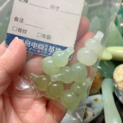 蛇纹石玉手把件未镶嵌