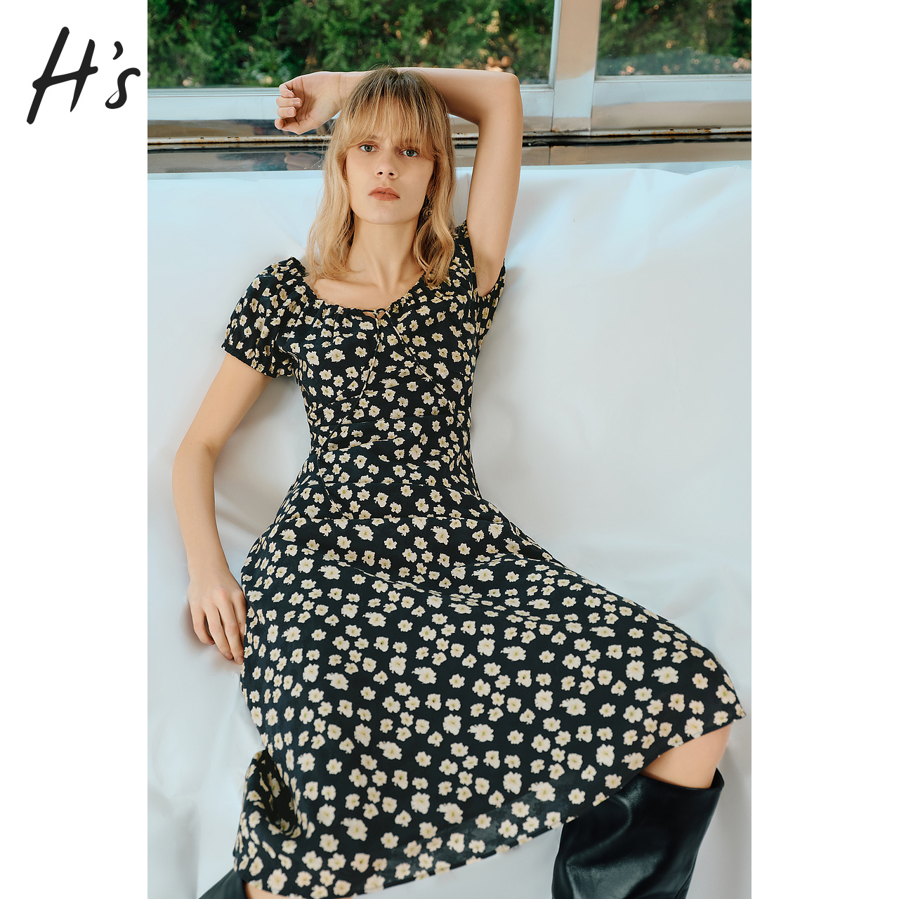 HS度假风碎花裙夏季新品收腰显瘦A型提花肌理感泡泡袖连衣裙