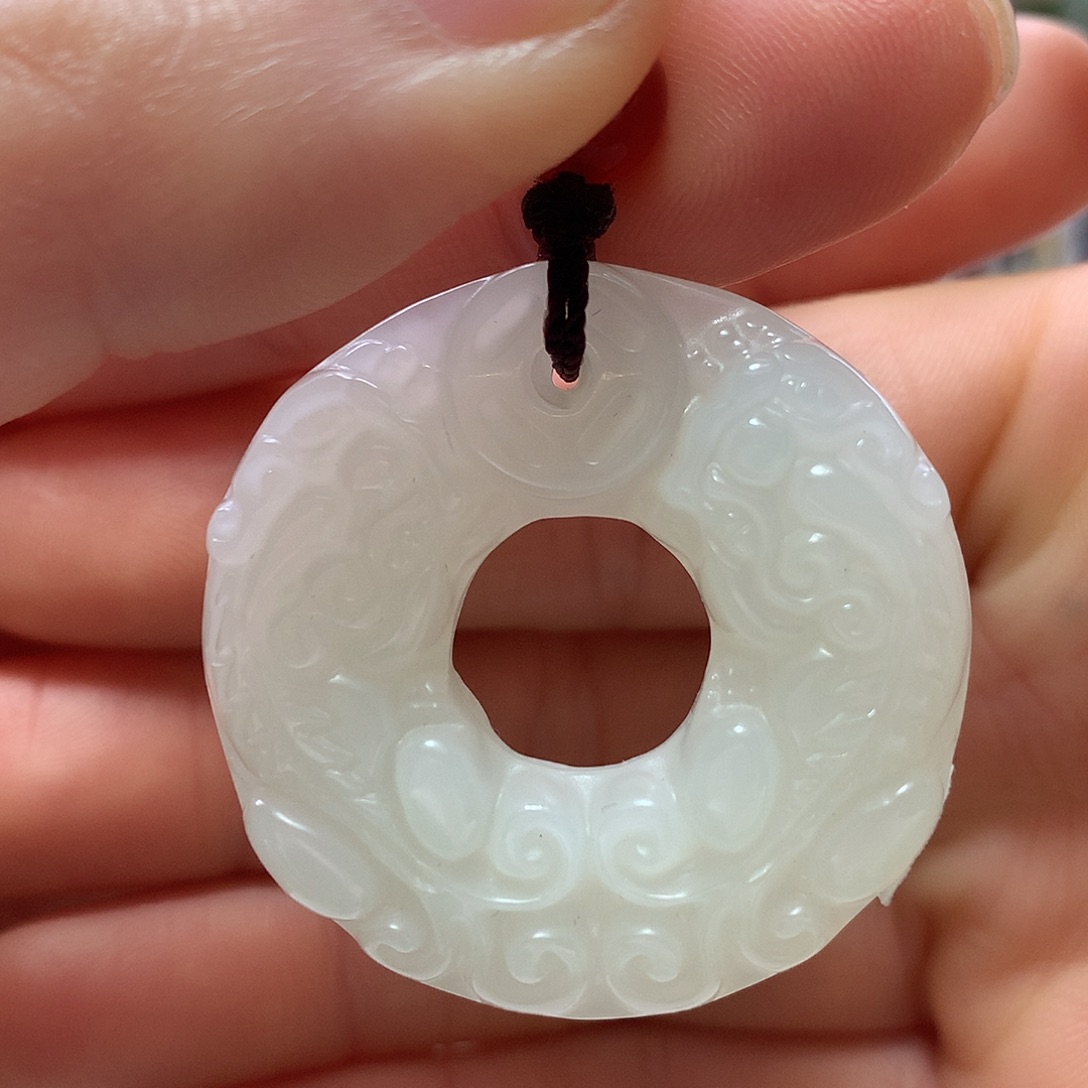 小***高和田玉未镶嵌颈饰