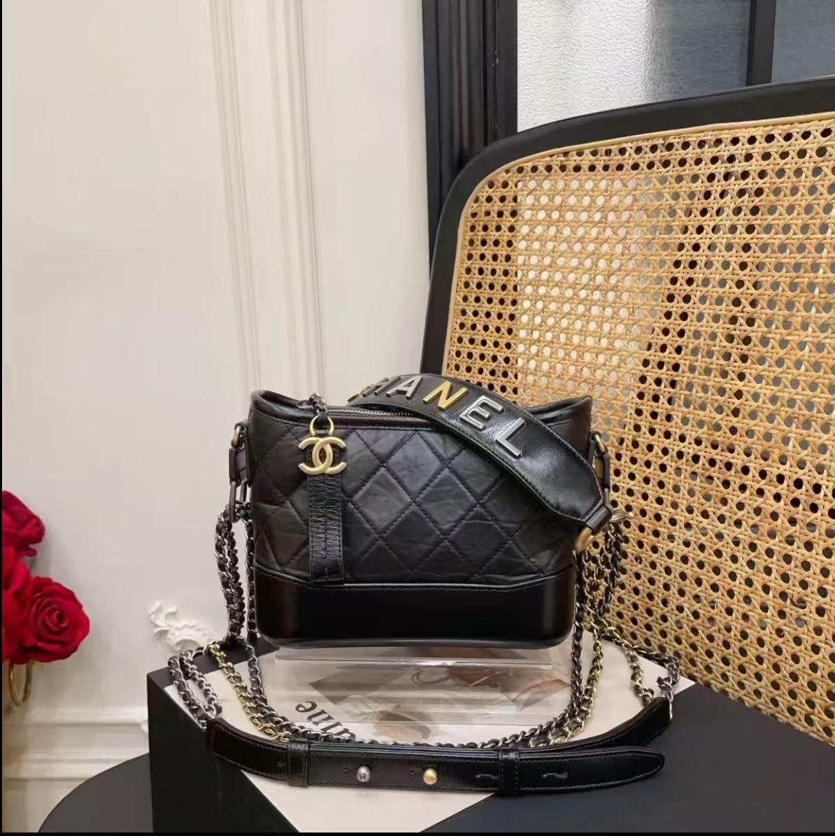 95新 Chanel/香奈儿 流浪新中号宽肩带黑油蜡单肩包/63260887