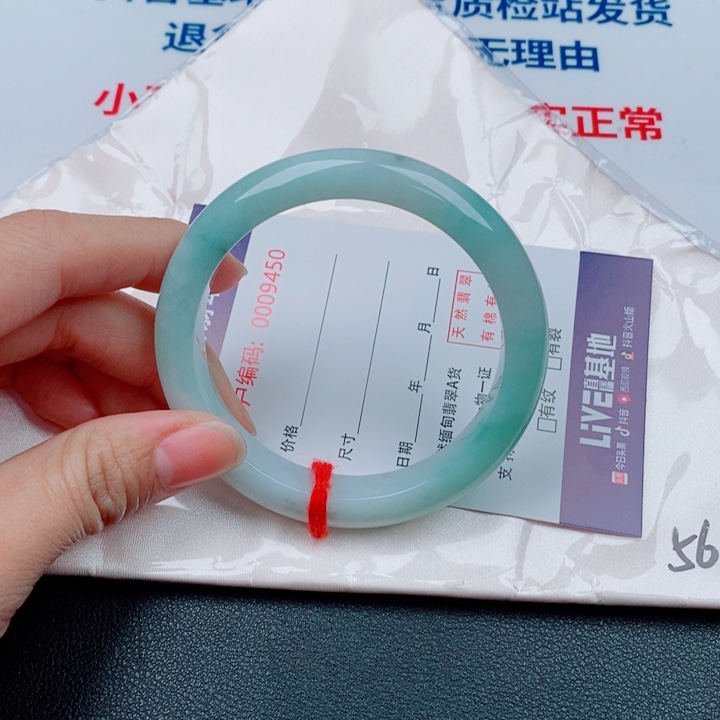 珊***翡翠未镶嵌手镯天然A货翡翠手镯