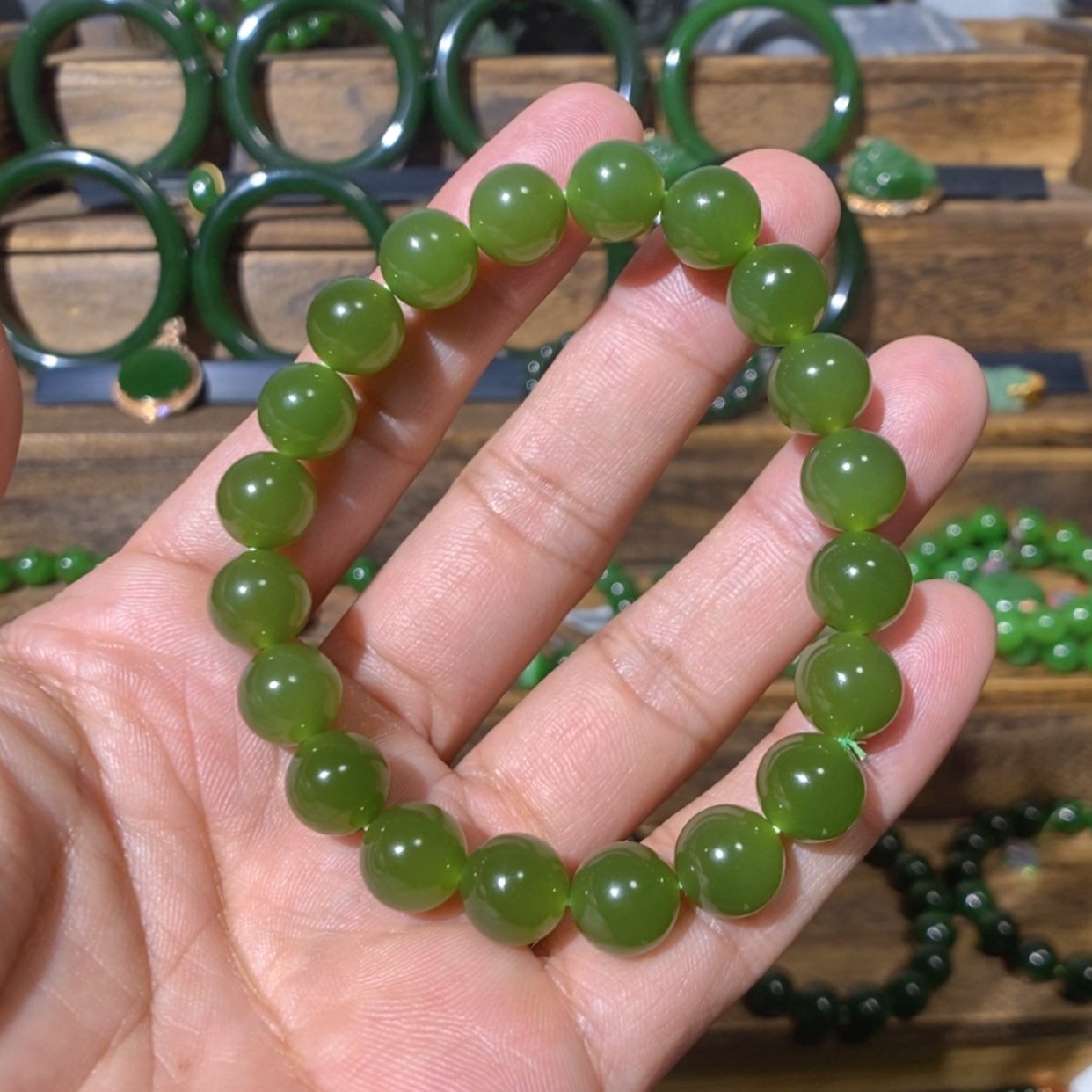 【闪购商品】吊坠(不含链)未镶嵌和田玉明*?俄料牛油果绿手串10