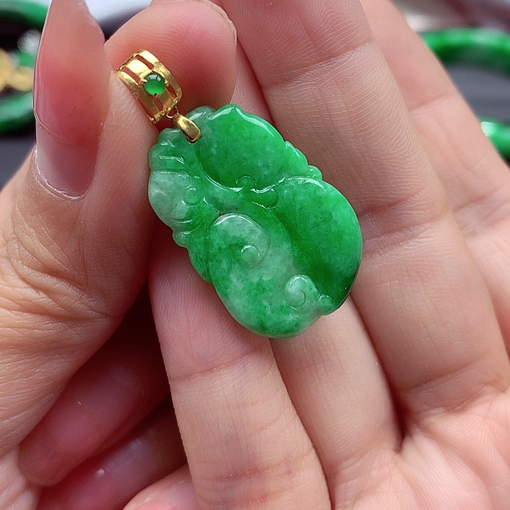 翡翠颈饰18K金镶嵌翡翠