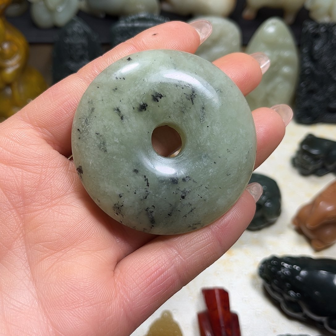 白玉菩提吊坠白玉菩提吊坠