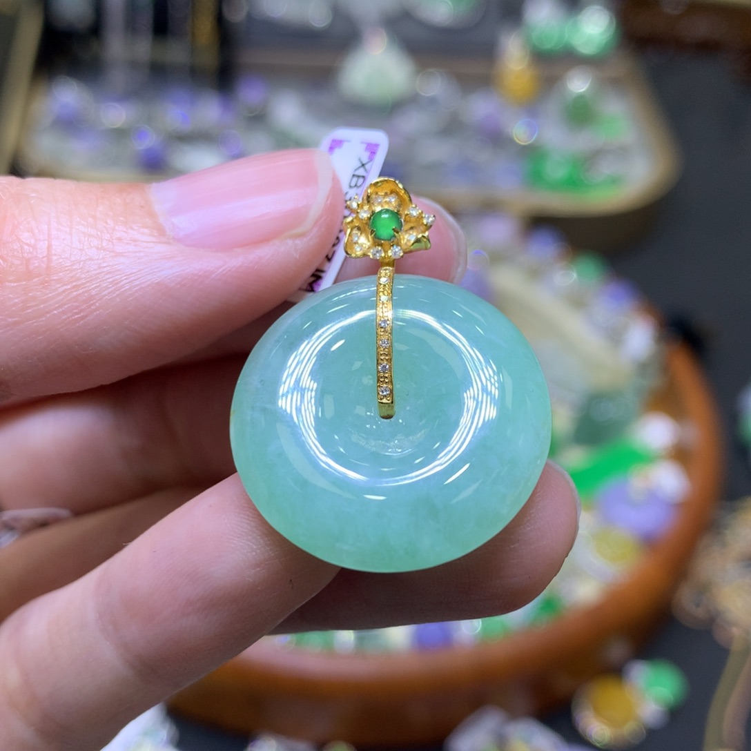 翡翠颈饰18K金镶嵌翡翠吊坠项链