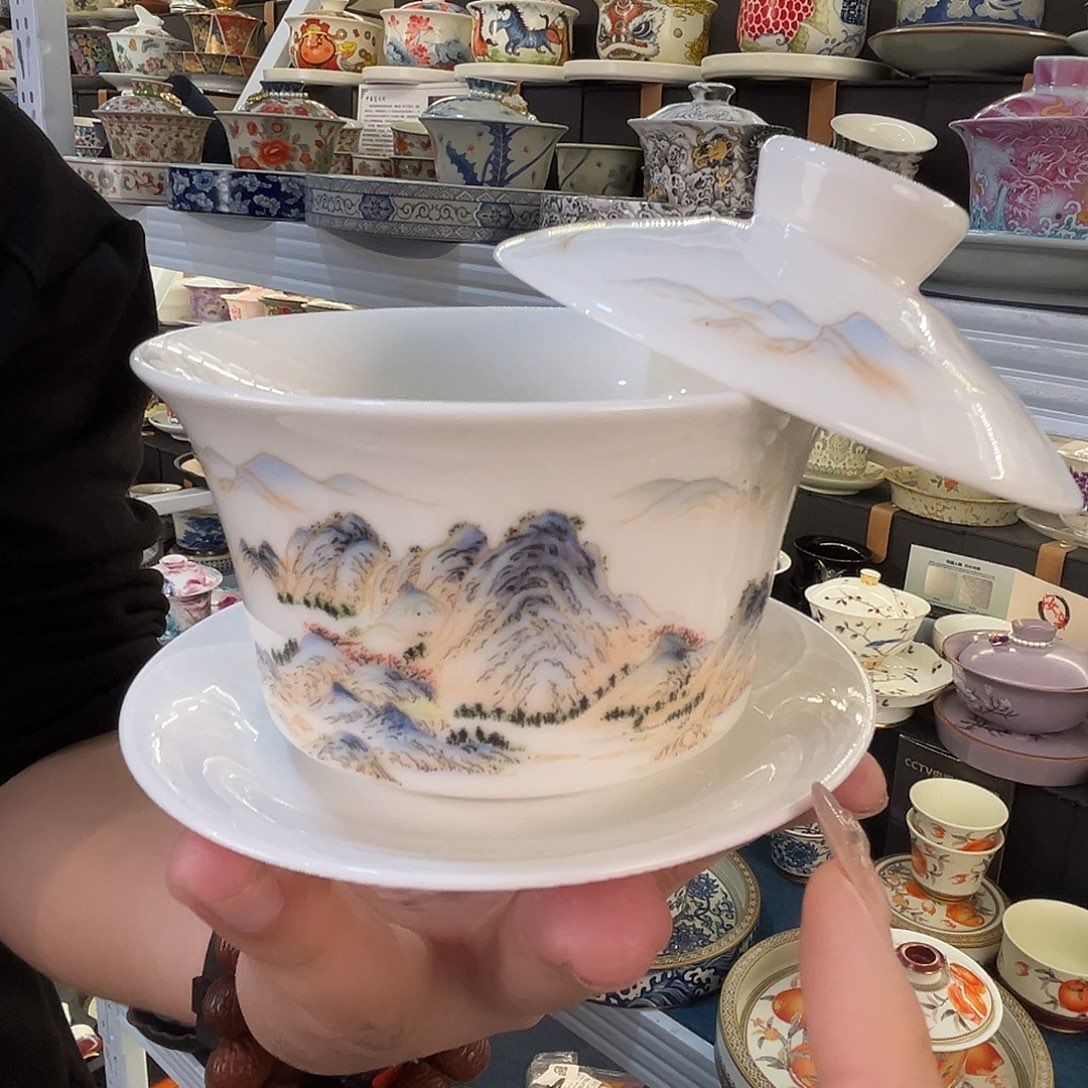 这些盖碗很漂亮！！！