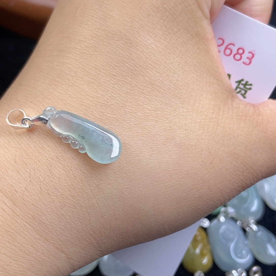 翡翠未镶嵌颈饰天然