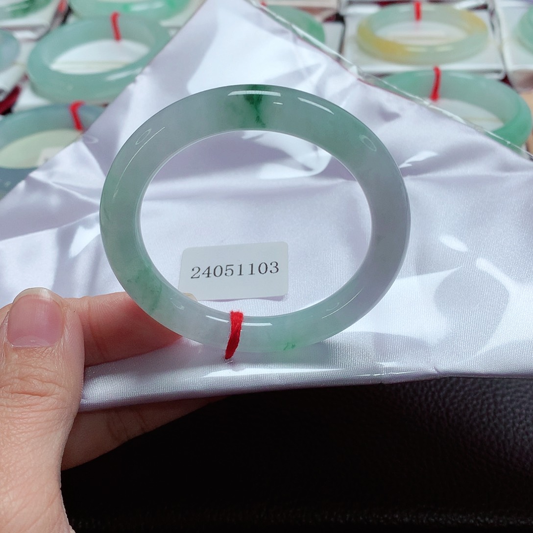 翡翠手镯（圆镯）未镶嵌