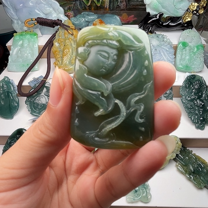 翡翠未镶嵌颈饰挂件