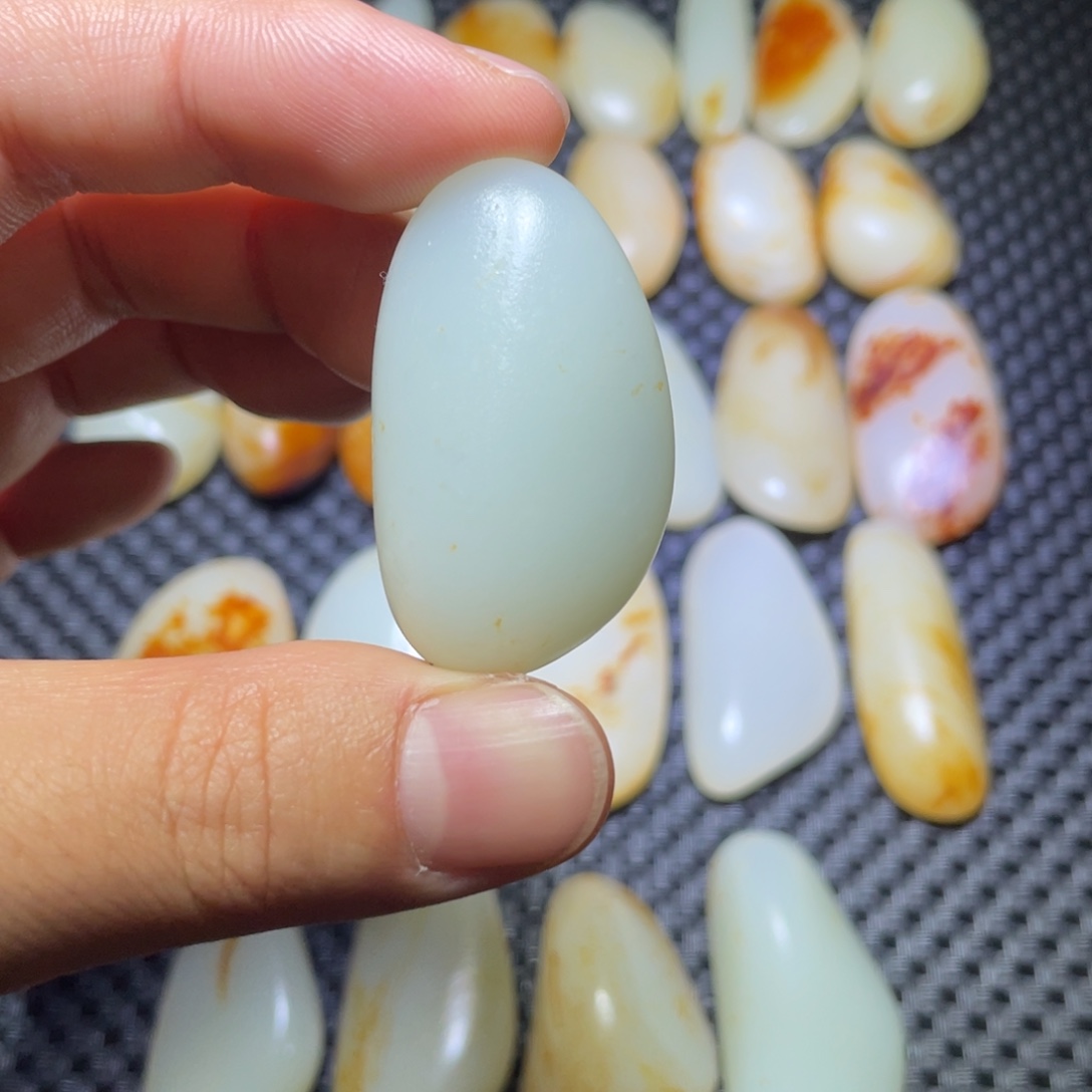 五***月和田玉未镶嵌颈饰