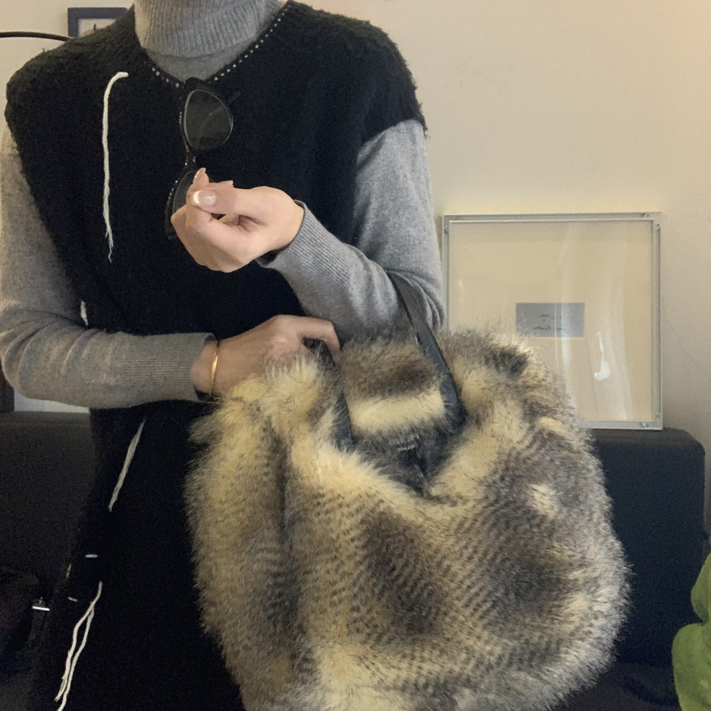 95新 Prada/普拉达 0 渐变色毛毛包手提包