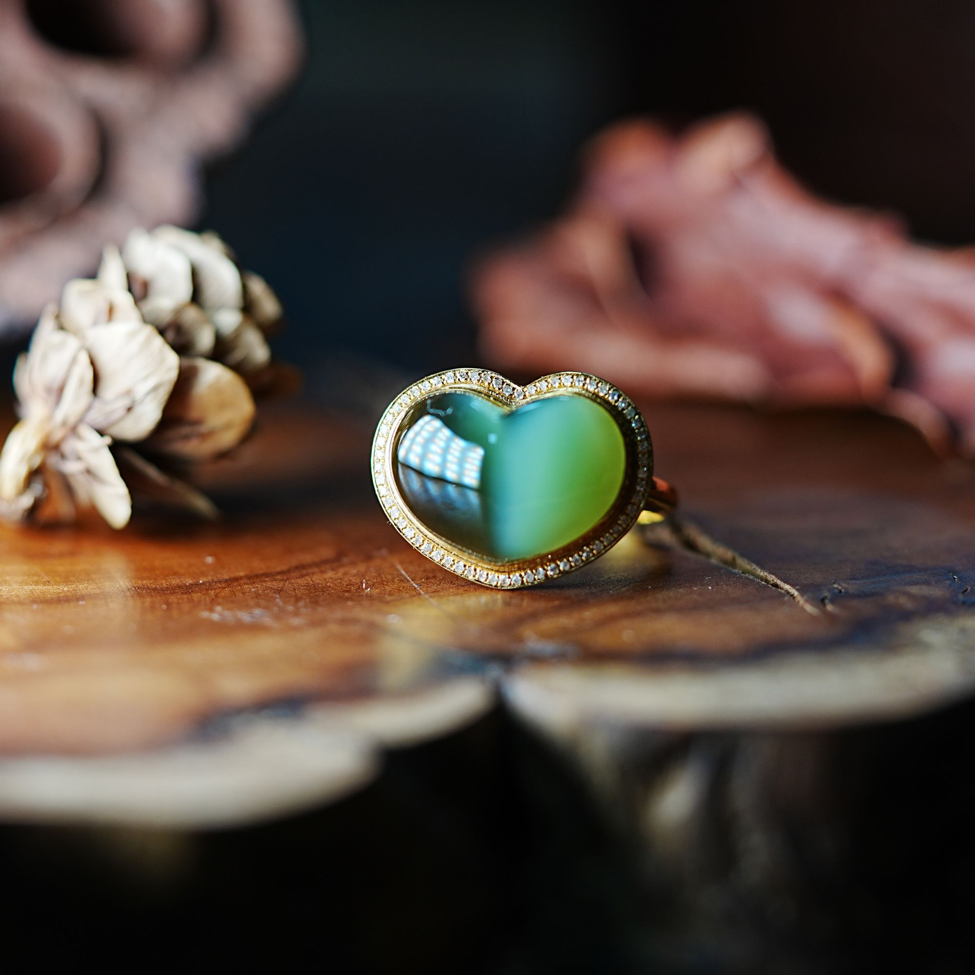 【大表姐珠宝】俄罗斯碧玉天然一线天黄金猫眼爱心戒指18K金冰底