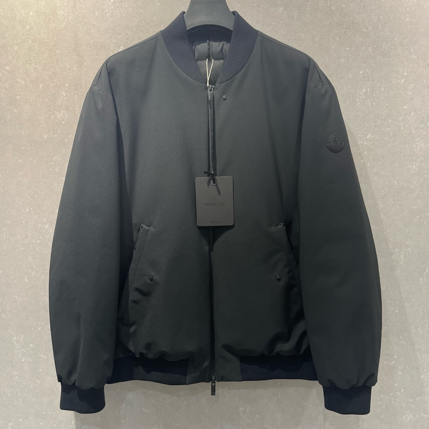 未使用 MONCLER 纯色徽标拉链夹克羽绒服 4码 003791
