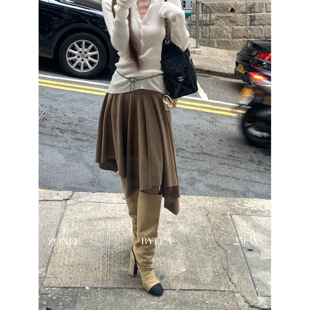 ZONEE 英式咖啡铺 麂皮哑光质感内里加绒不规则设计高腰A字半身裙