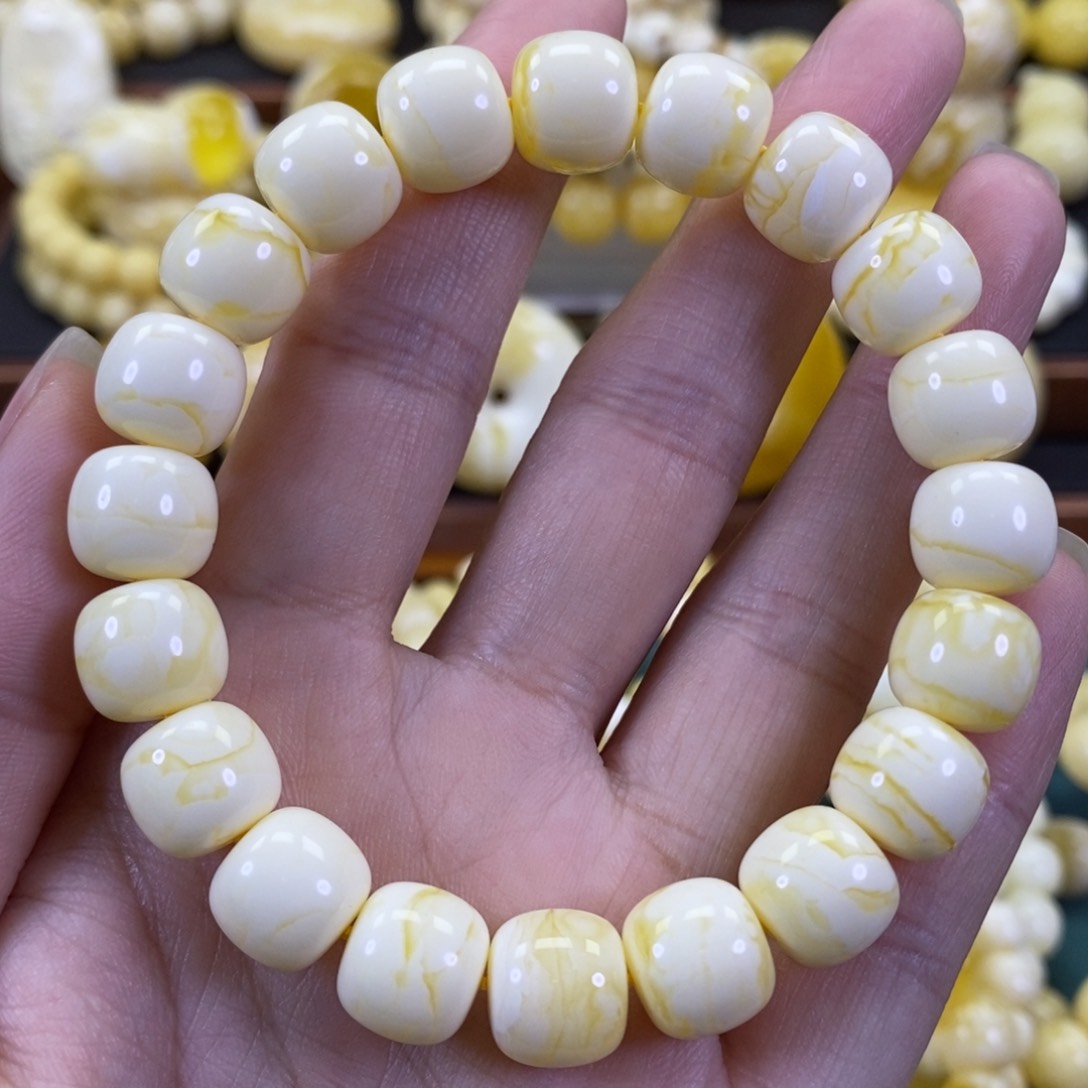 琥珀裸石未镶嵌同料手串