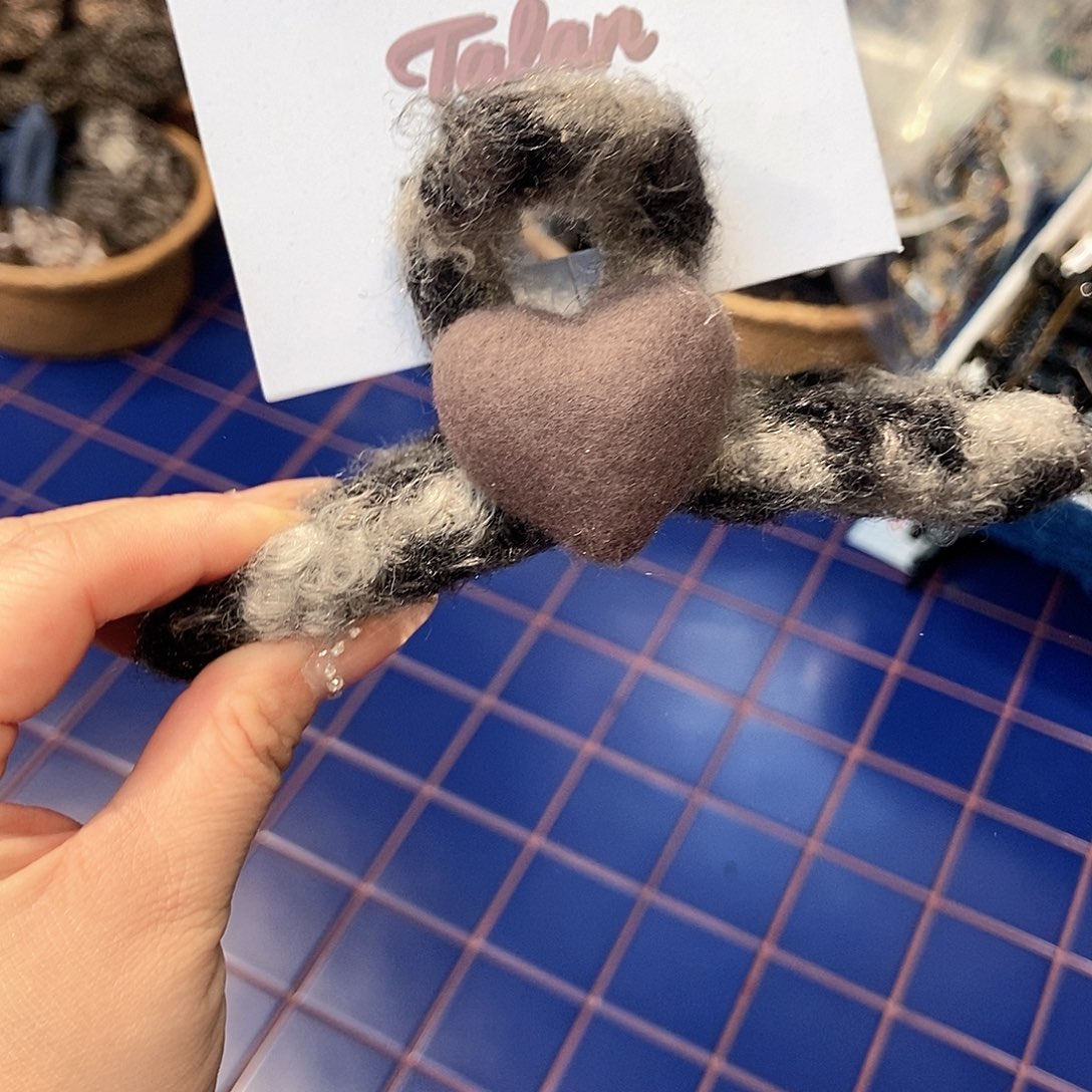 布艺铁合金豹纹毛茸茸抓夹