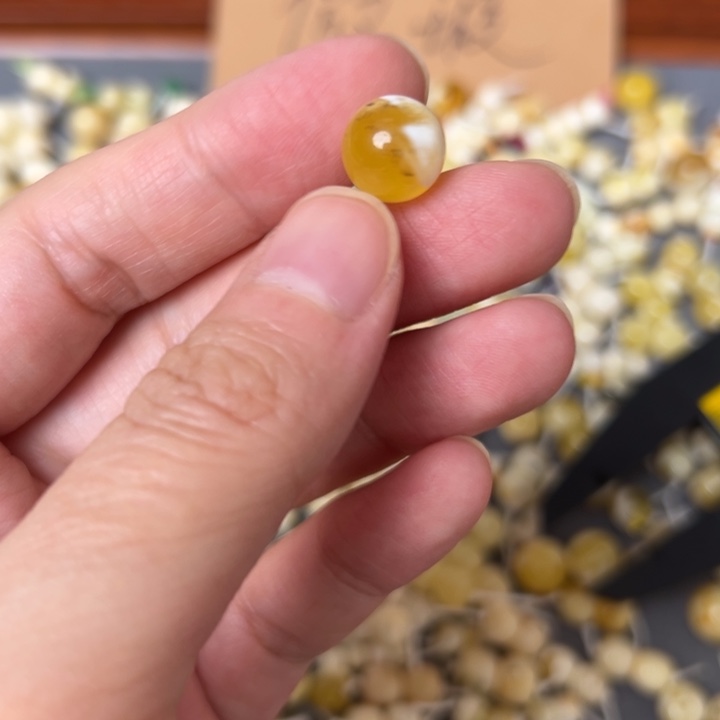 蜜蜡未镶嵌裸石10.3mm一个