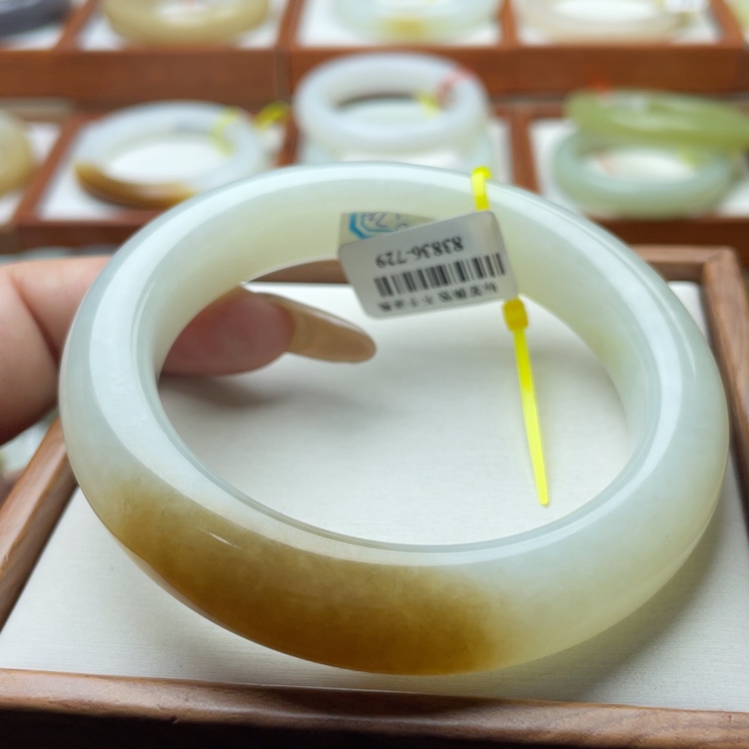 【闪购商品】和田玉手镯未镶嵌6061