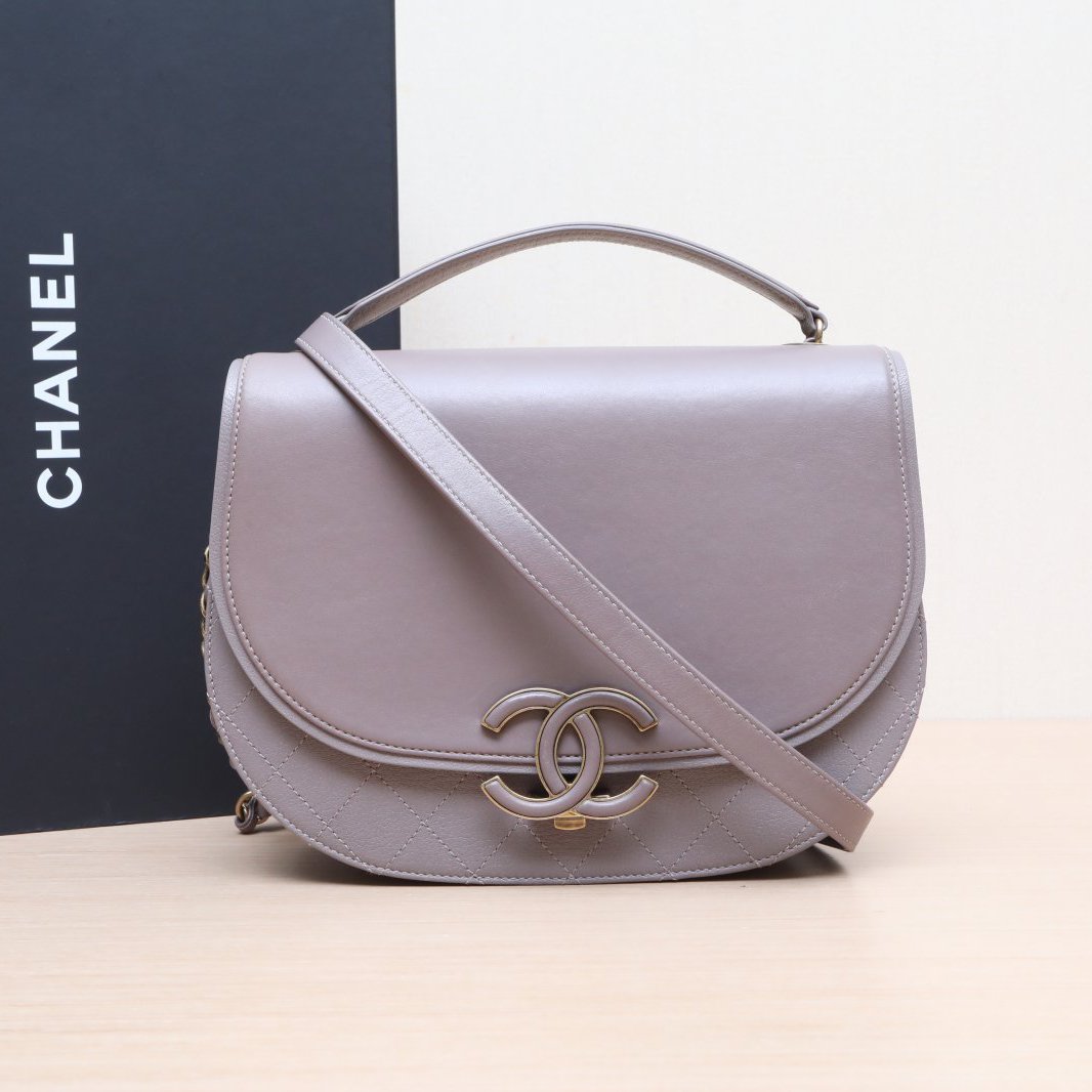 95新 Chanel/香奈儿 斜挎包 灰色 24开 马鞍包P254108983