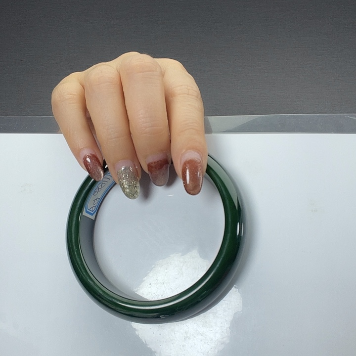 晚***:和田玉未镶嵌手镯