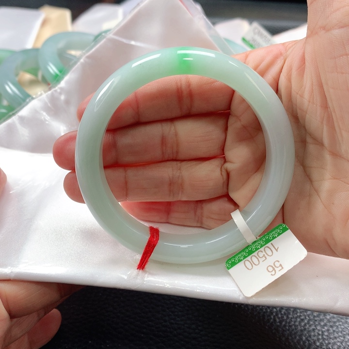 翡翠手镯未镶嵌56575757