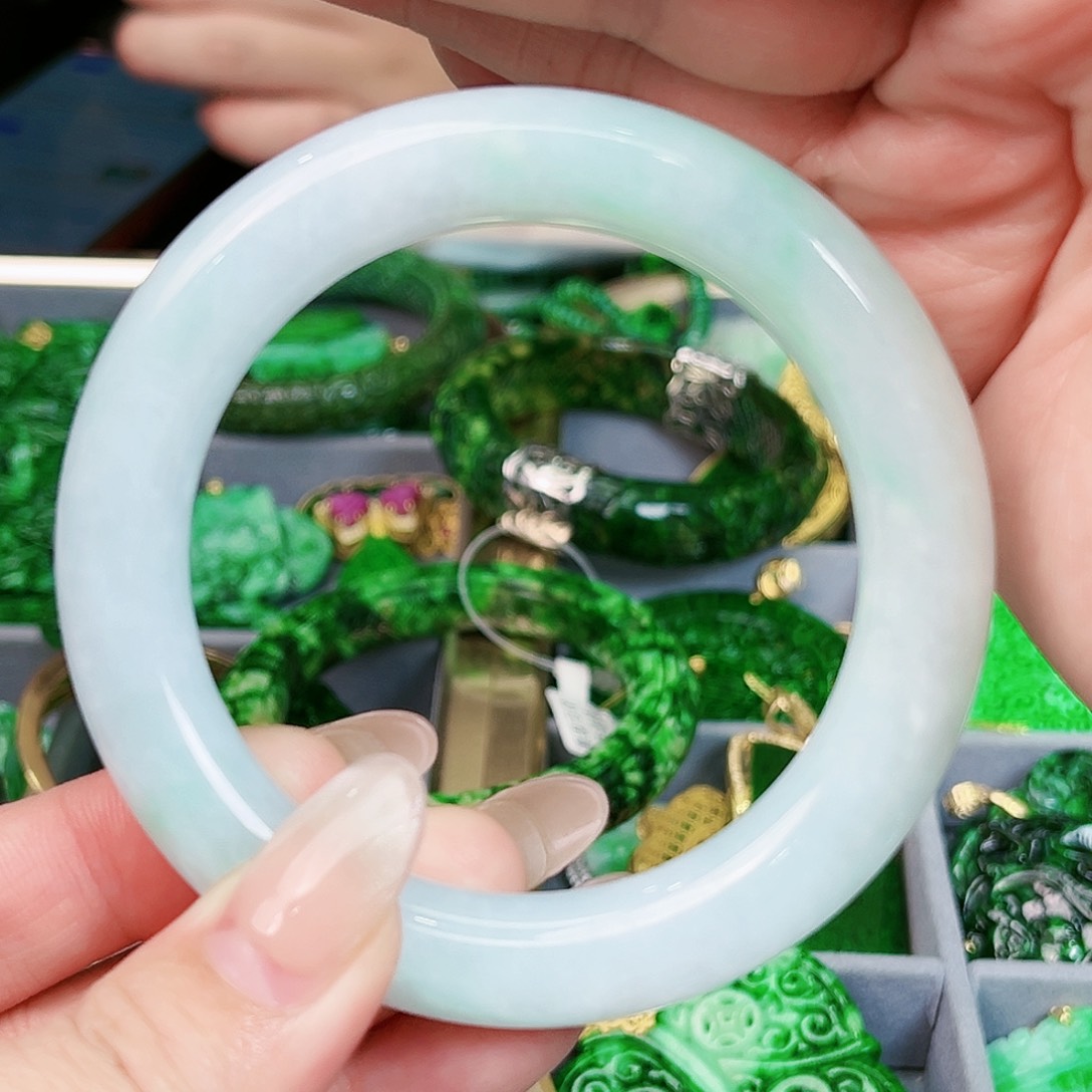 翡翠颈饰未镶嵌手镯57/59