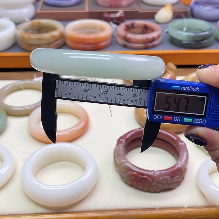 未镶嵌手镯石英质玉