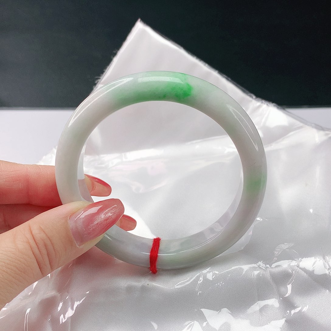 翡翠手镯未镶嵌翡翠126