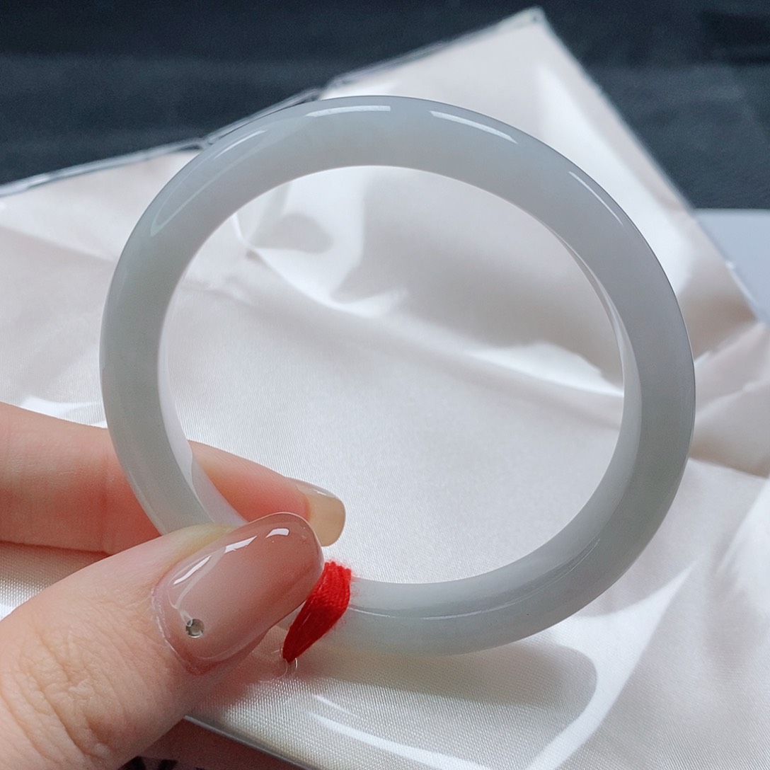 【闪购商品】未镶嵌手镯（贵妃镯）翡翠461号