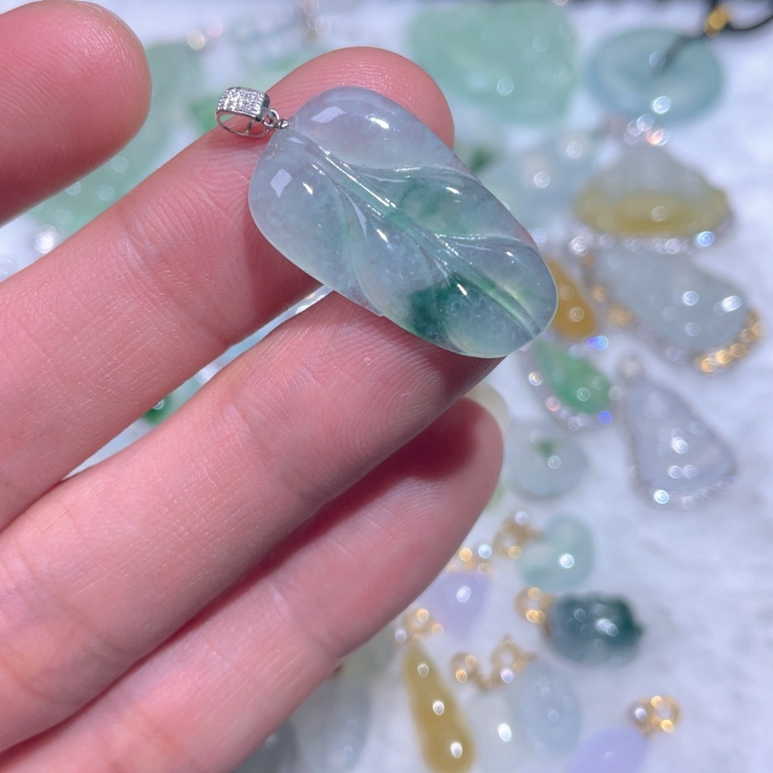 翡翠18K金镶嵌颈饰翡翠