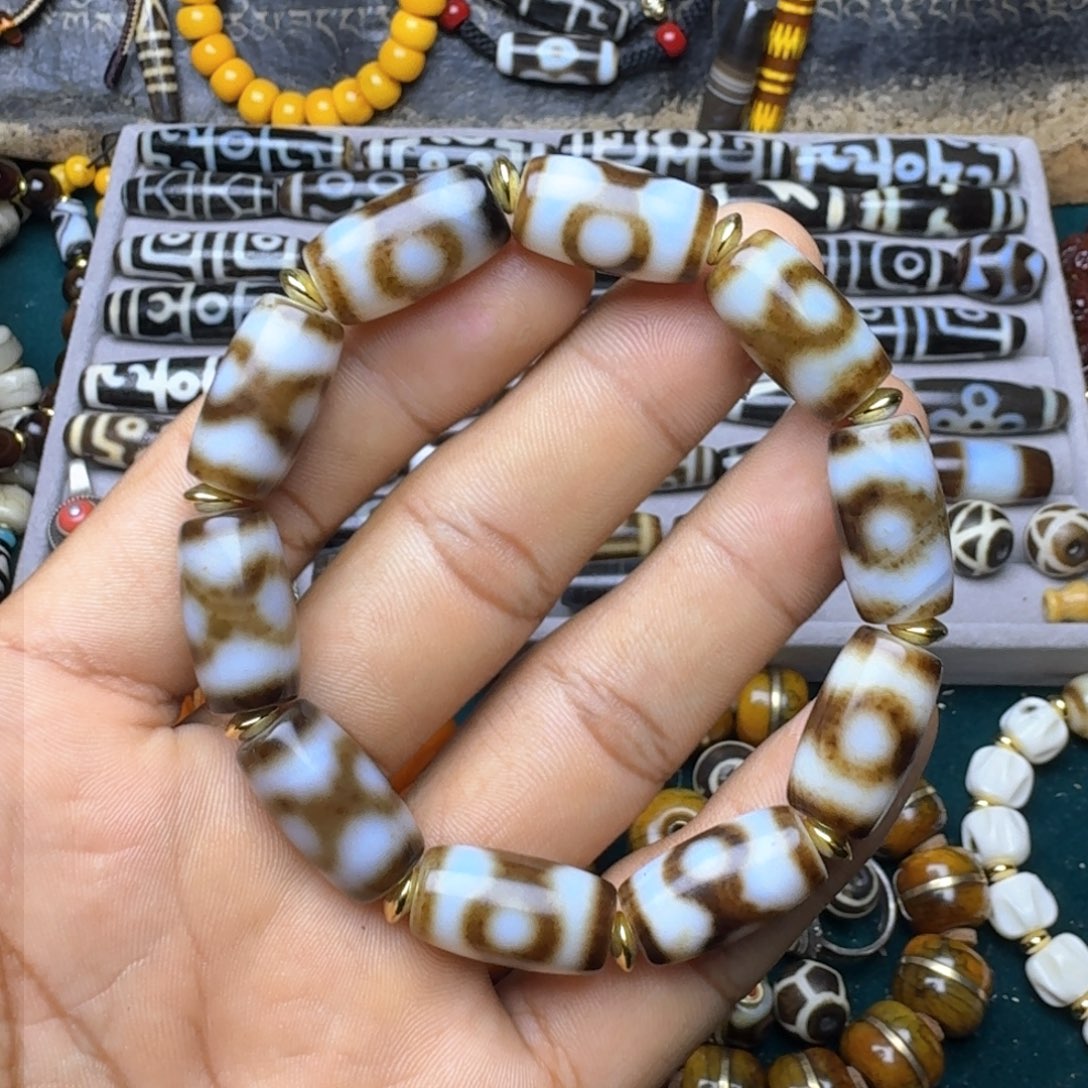 柏香籽/百香籽手串如图