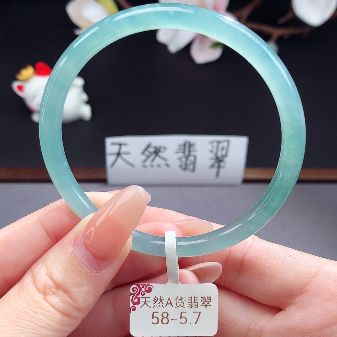 翡翠手镯（圆镯）未镶嵌