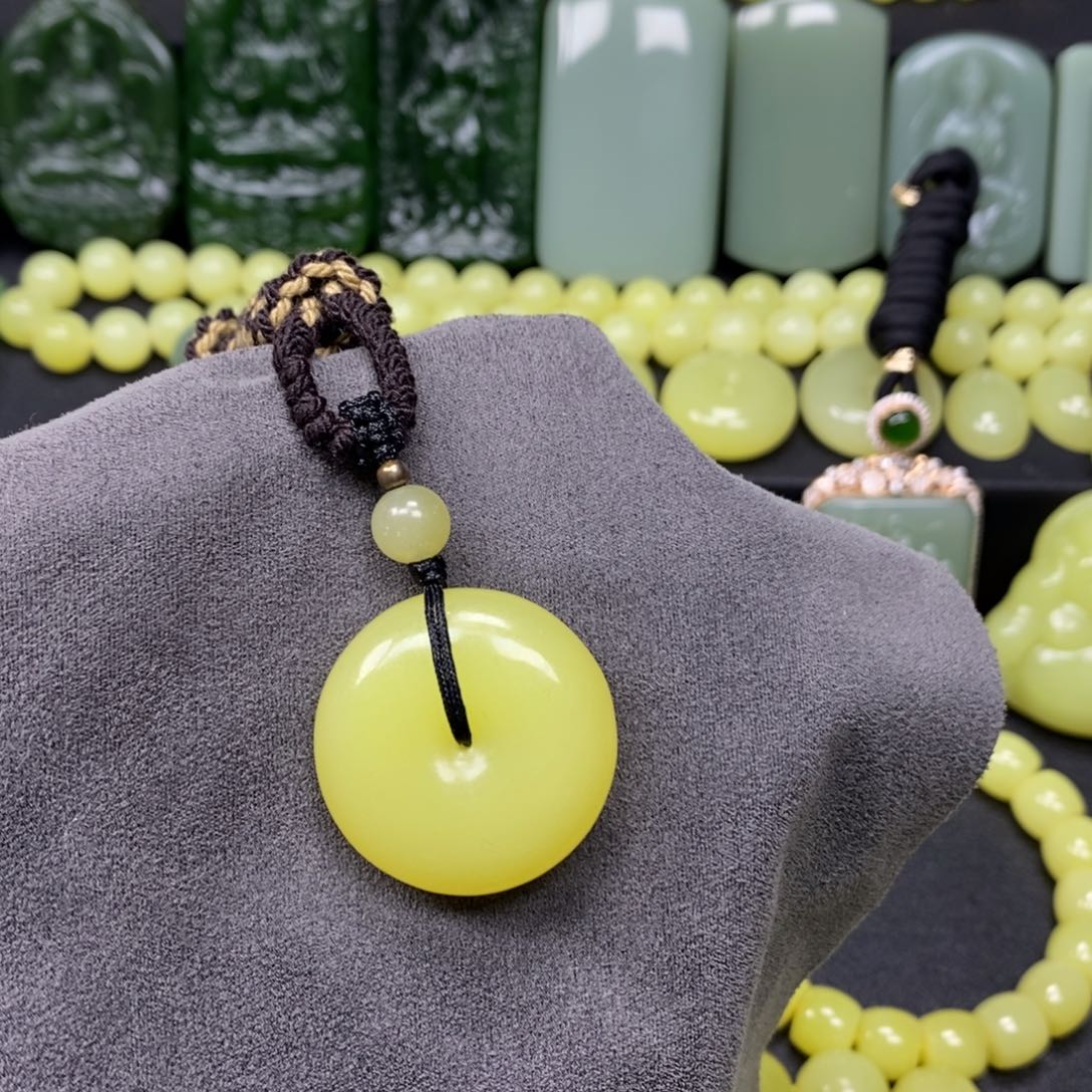 和田玉（黄玉）颈饰未镶嵌若*