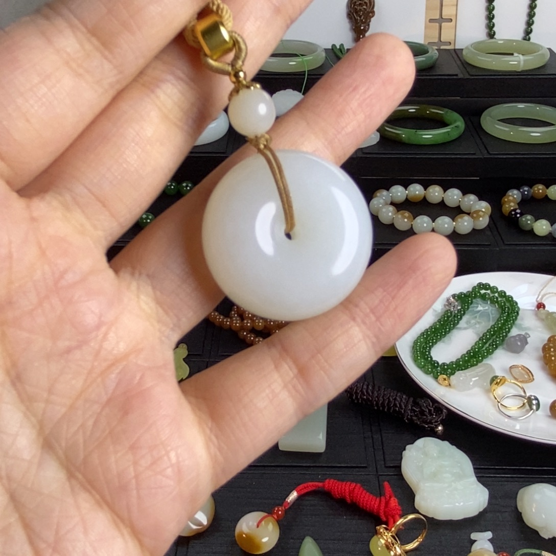 颈饰未镶嵌和田玉