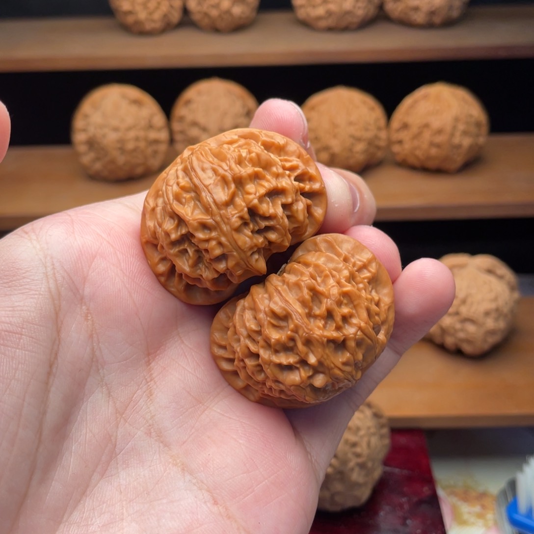 文玩核桃把件40.8桃心大肚宫灯