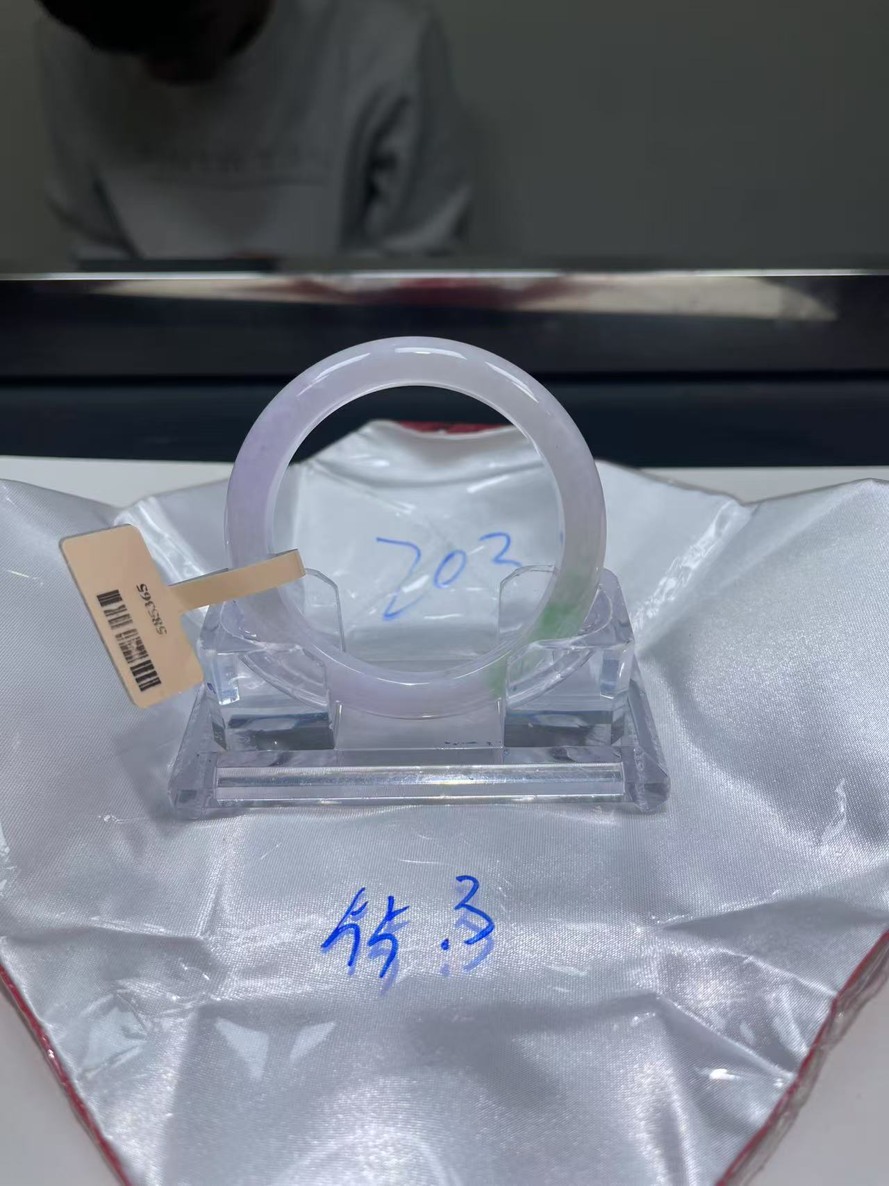 毛货手镯需精细抛光/203