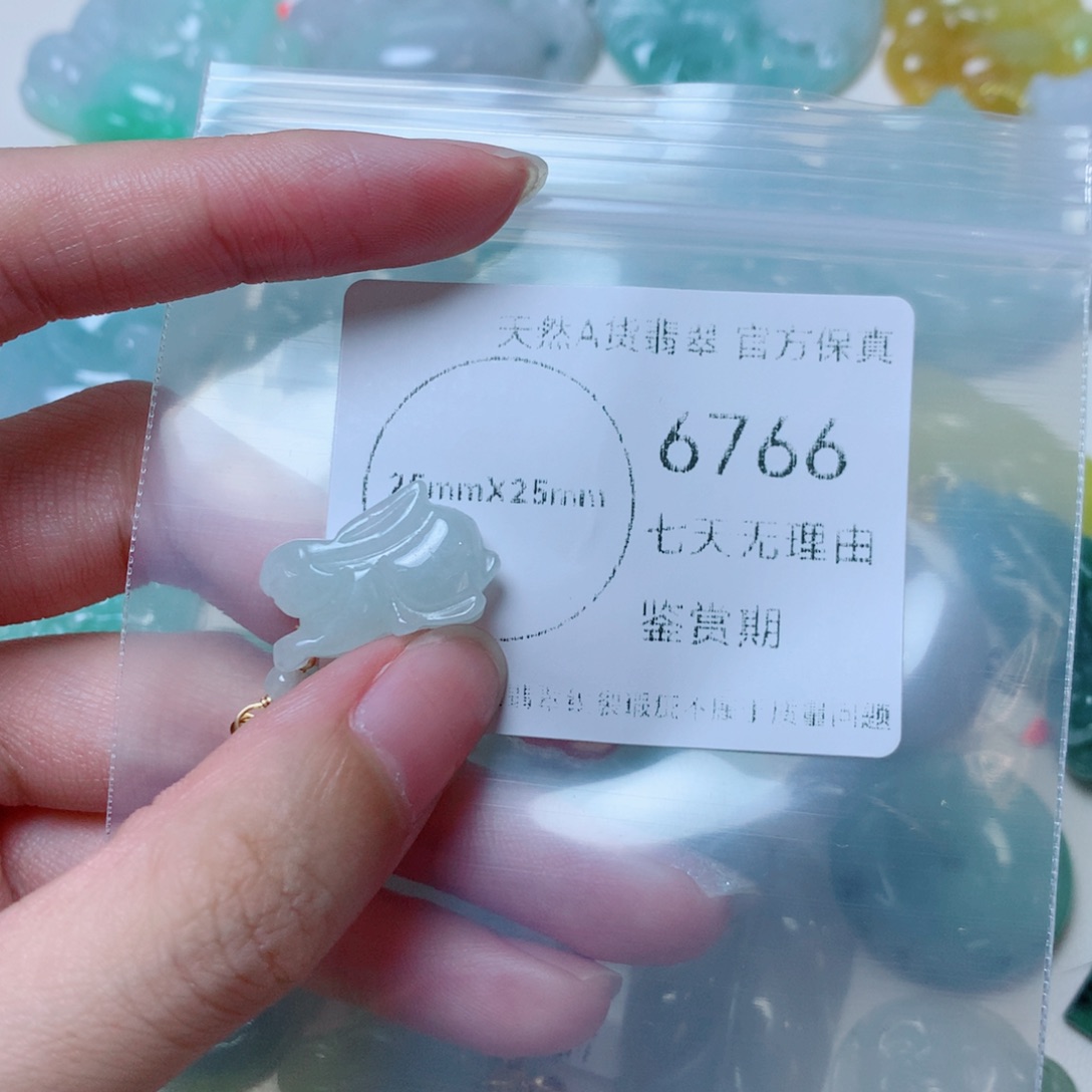 吊坠(不含链)未镶嵌翡翠