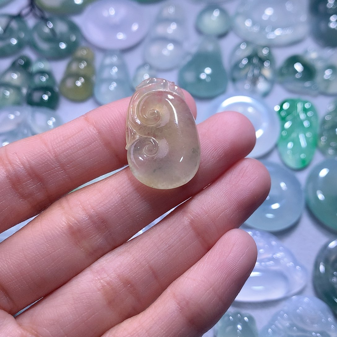 【闪购商品】翡翠颈饰未镶嵌如意