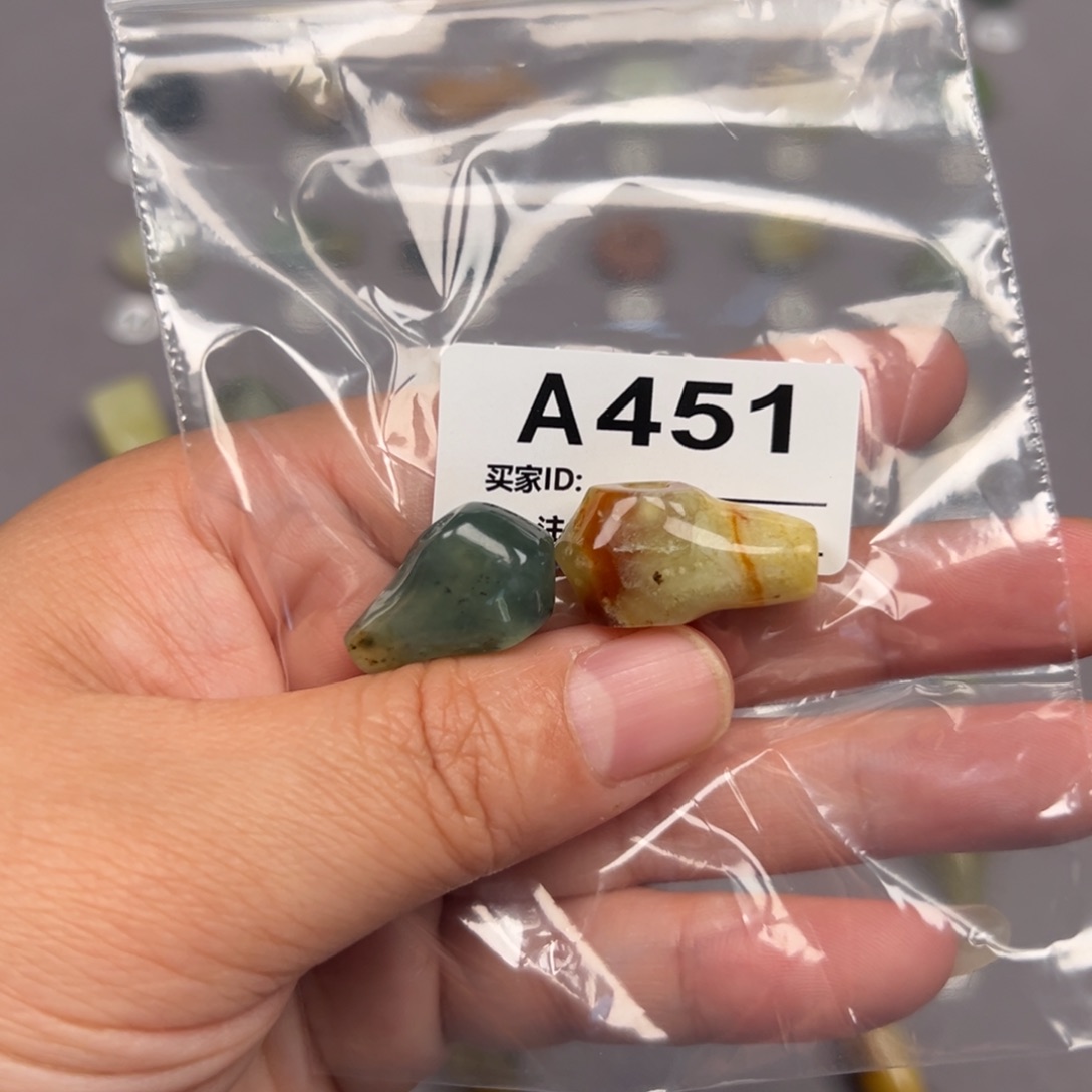 未镶嵌蛇纹石玉颈饰故***角微瑕不退不换