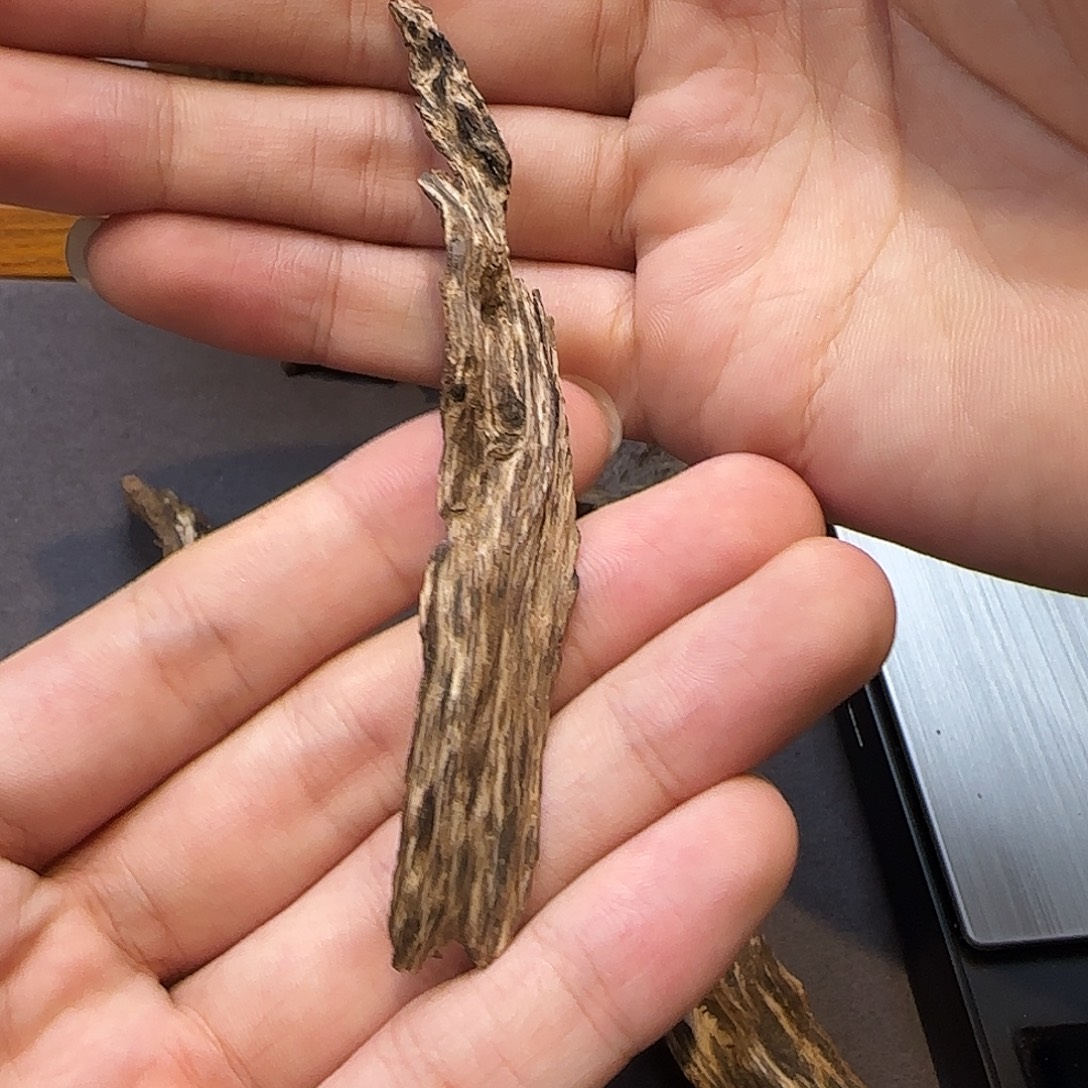 沉香沉香碎屑海南根部黑棋1.8克