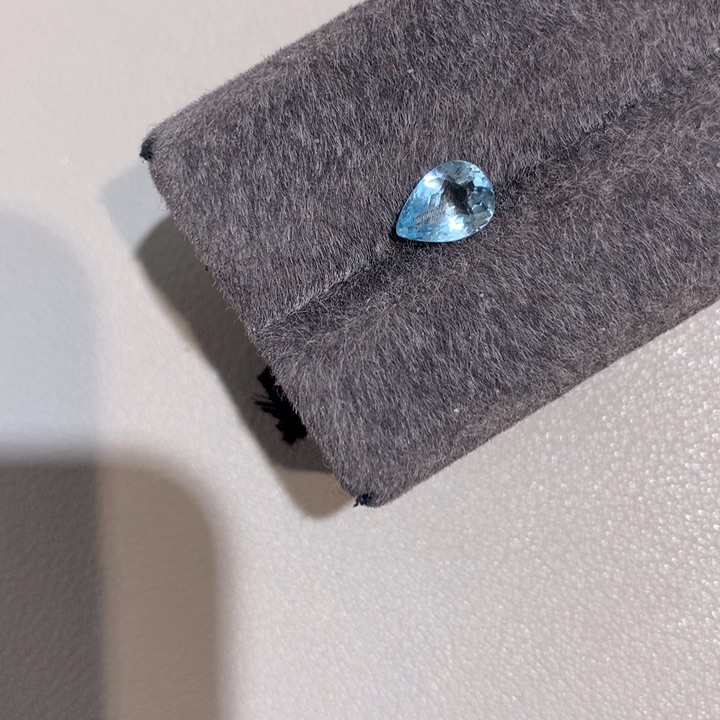 海蓝宝石笔搁未镶嵌0.905克拉